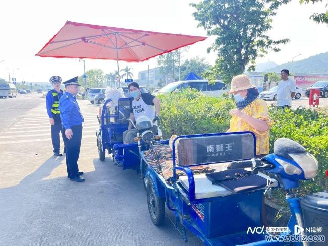 航展上最酷的是看守安全的武警官兵 安全保险穷力尽心