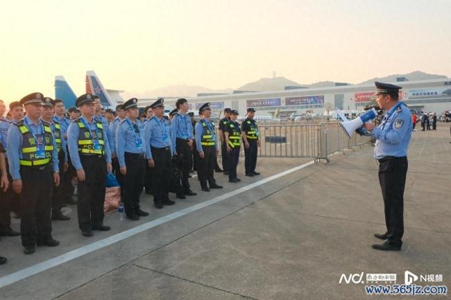 航展上最酷的是看守安全的武警官兵