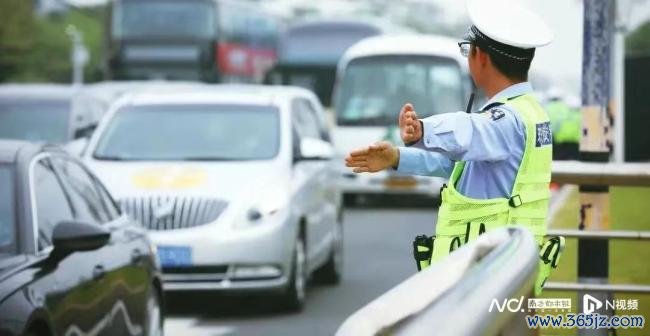 航展上最酷的是看守安全的武警官兵 安全保险穷力尽心